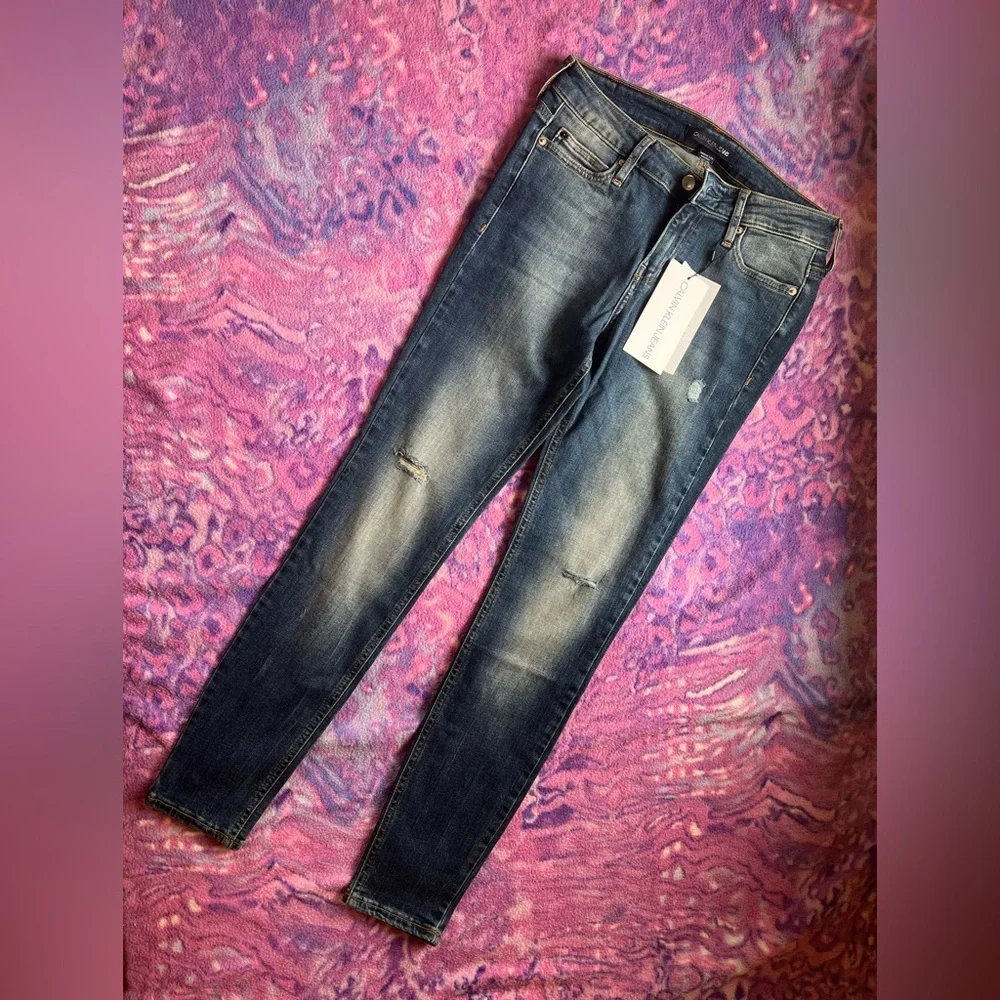NWT- Calvin Klein Jeans- Mid Rise Skinny Distressed Jeans- 28x30 - Picture 2 of 8